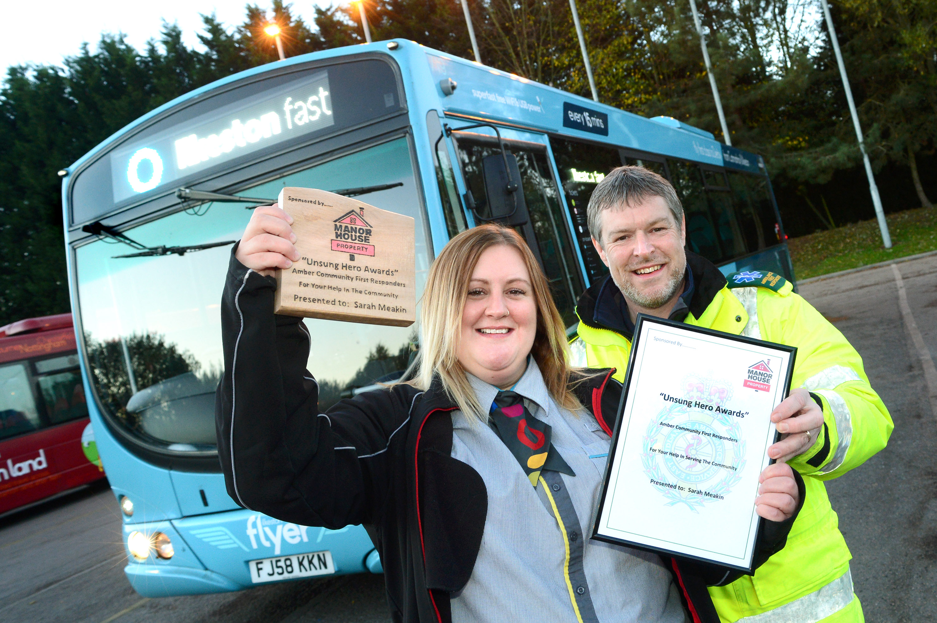 Bus driver Sarah's help for girl wins award